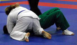 Xia takes charge in Round 2