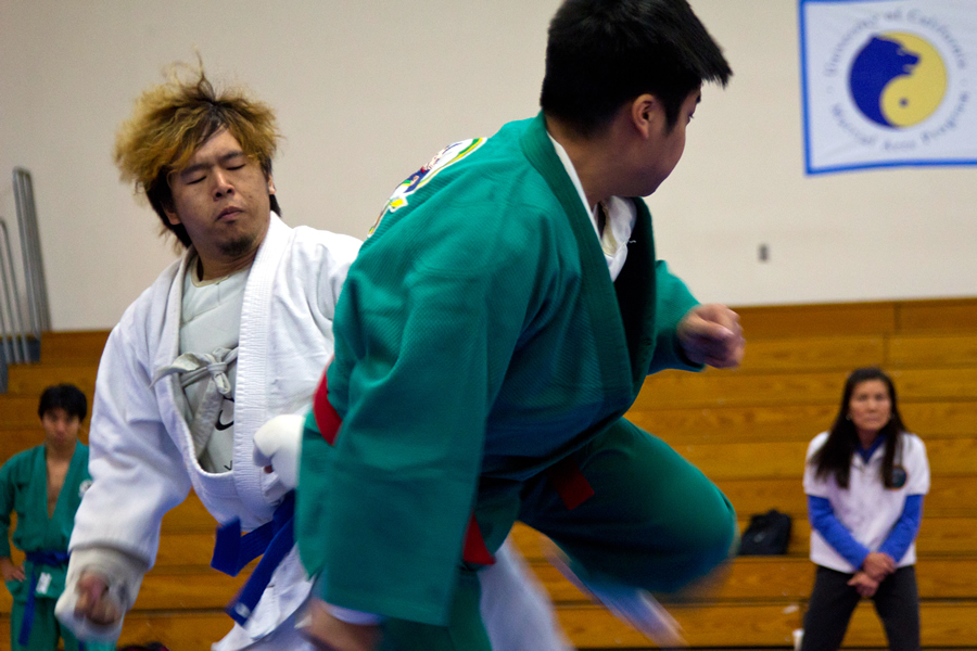 Xia vs. taekwondo black belt -- ouch